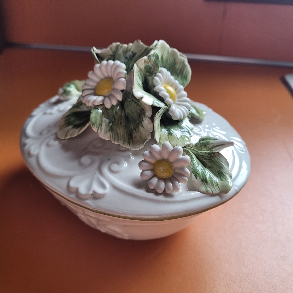 Meiselman Daisy dish with lid